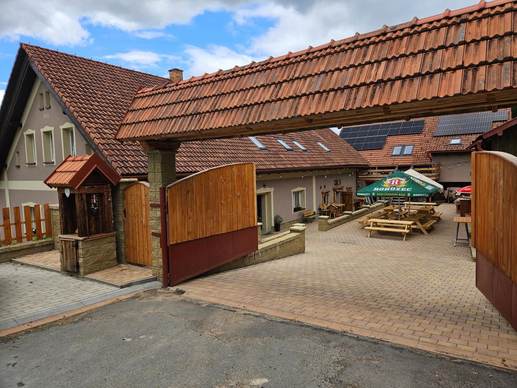 Božská usedlost Prackov Exterior foto